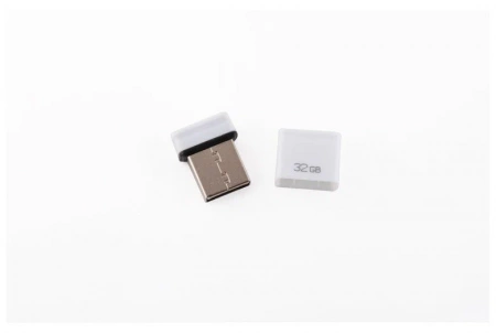 32Gb QUMO Nano QM32GUD-NANO-W